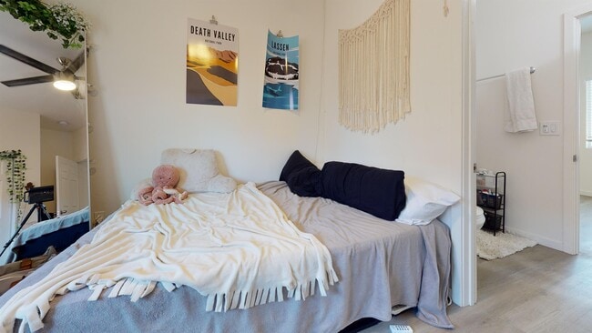 Building Photo - 5126 Ewing St