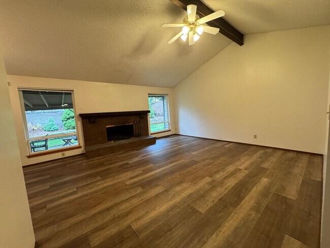 Building Photo - 3Bd/1.75Ba Federal Way House