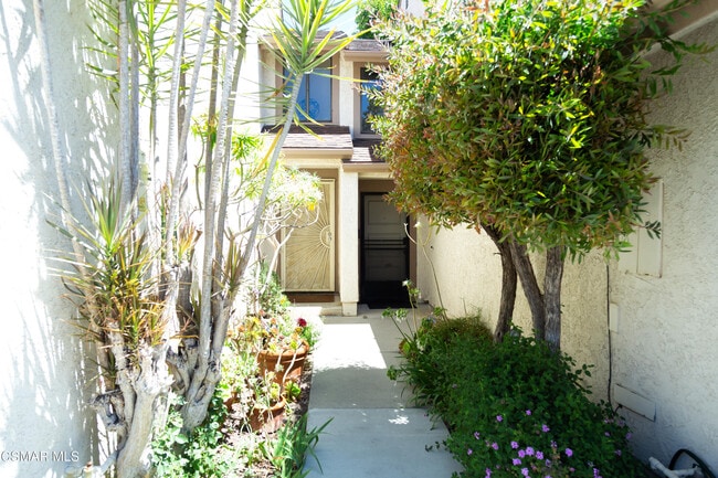 Building Photo - 215 Blackfoot Ln