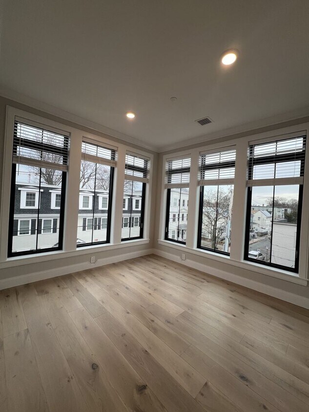 1 MO. FREE - 4.5 Bed/3 Bath Luxury Apt. in... - Luxurious 2Bed/2Ba Near Boston Landing; $5...