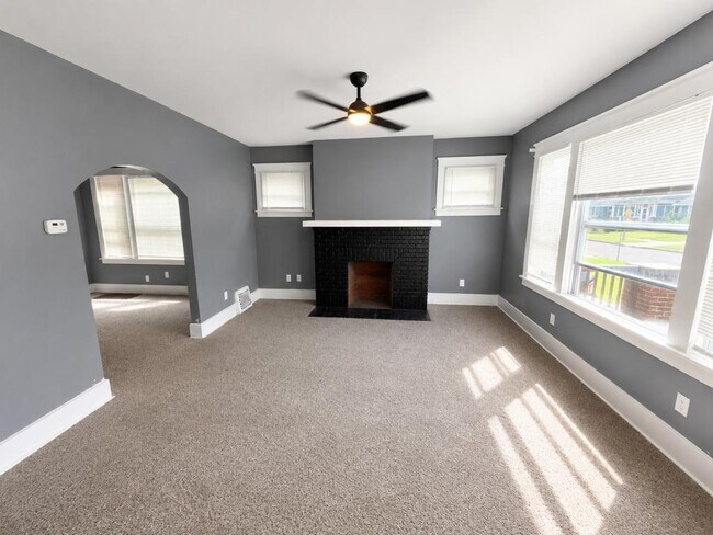 Foto del edificio - 1686 Hazelwood St
