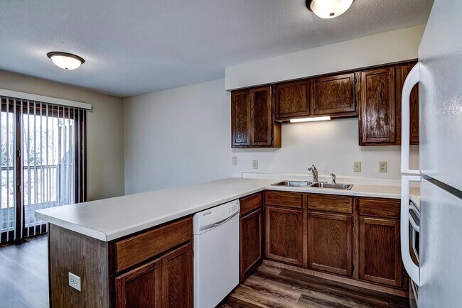 Foto del edificio - 634 Saxonwood Rd