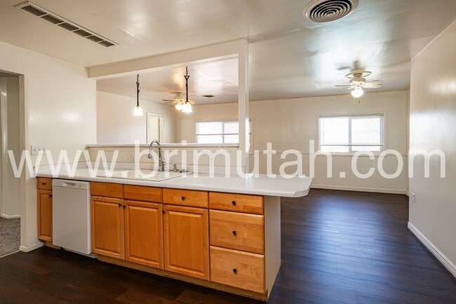 Building Photo - 3738 S 700 E