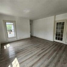 Building Photo - 504 Mundy St