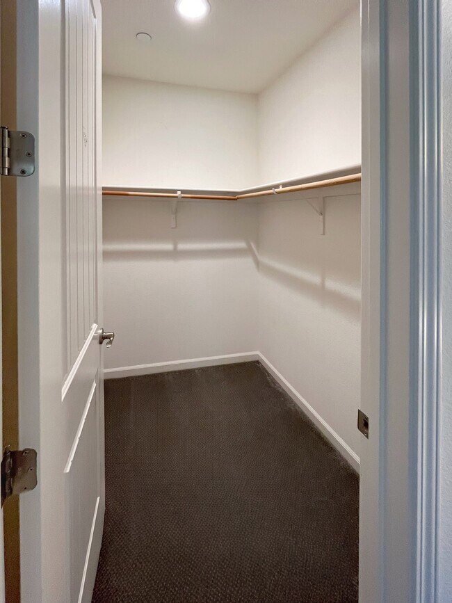 Building Photo - 39844 Sawyer Ter