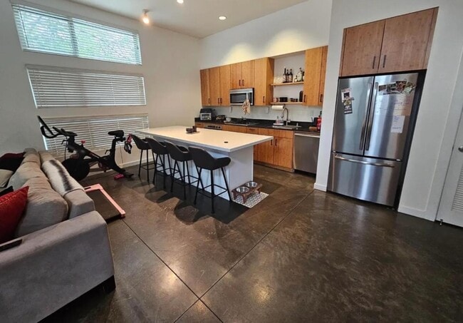 Building Photo - 18 Ambler Ln