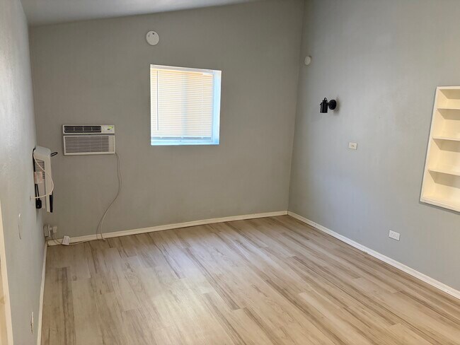 Foto del edificio - 2020 N Vine Ave