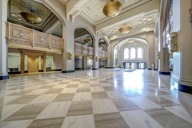 Building Photo - 675 N McClurg Ct