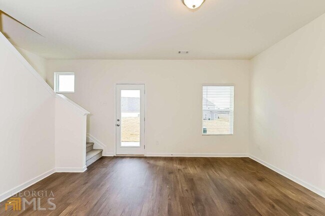 Building Photo - 230 River Dr