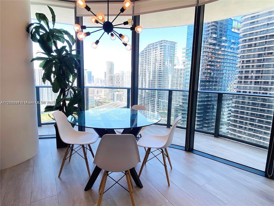 Foto principal - 55 SW 9th St
