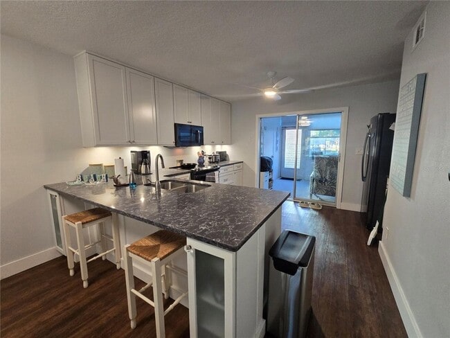 Building Photo - 211 Pasadena Ave N