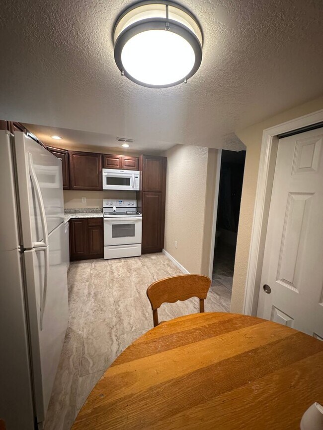 Foto del edificio - LONG REALTY AND PROPERTY MANAGEMENT- Basement for rent 2BED 1BATH IN HIGHLANDS RANCH