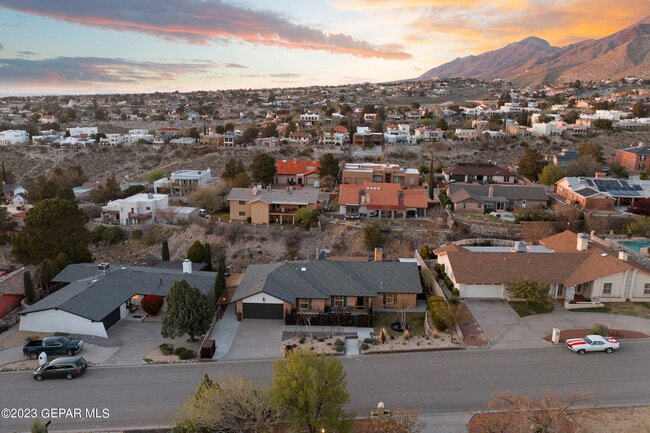 Foto del edificio - 413 Hollydale Dr