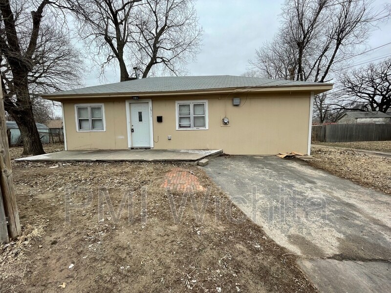 1911 W Esthner Ave, Wichita, KS 67213 House for Rent in Wichita, KS