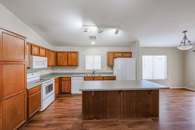Building Photo - 12726 W Valentine Ave