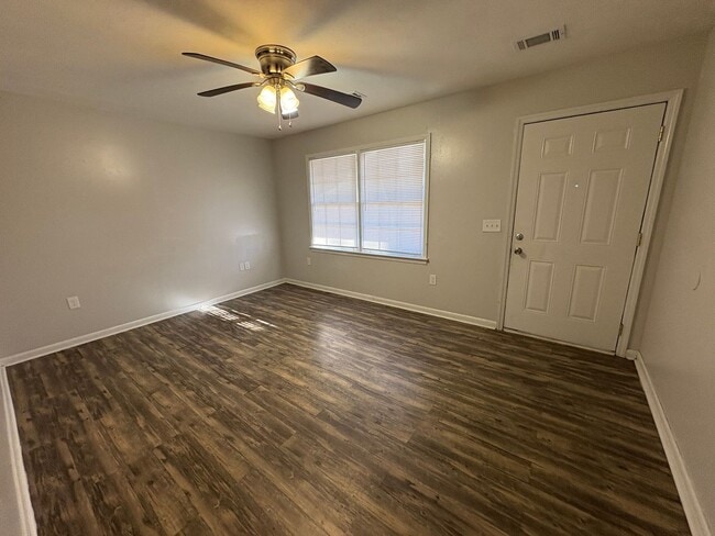 Building Photo - 406 Russell Pkwy
