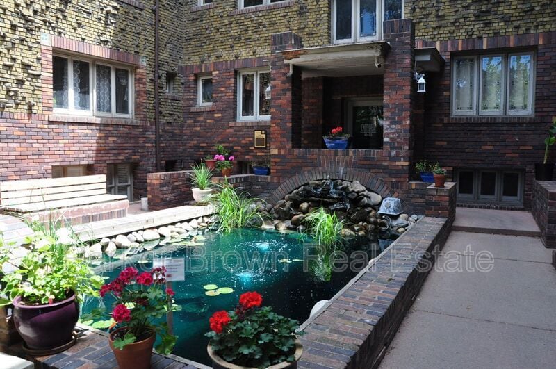 Primary Photo - 86 B St E