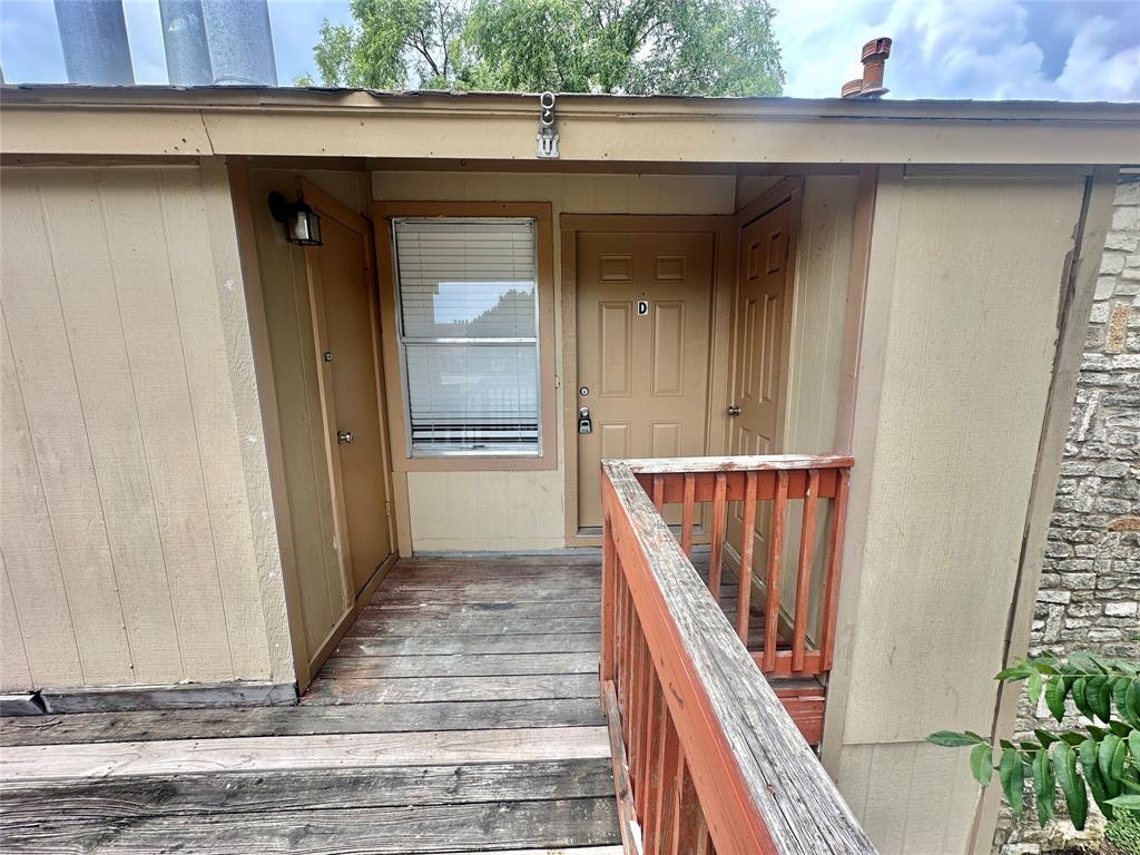 Primary Photo - 9808 Roxanna Dr