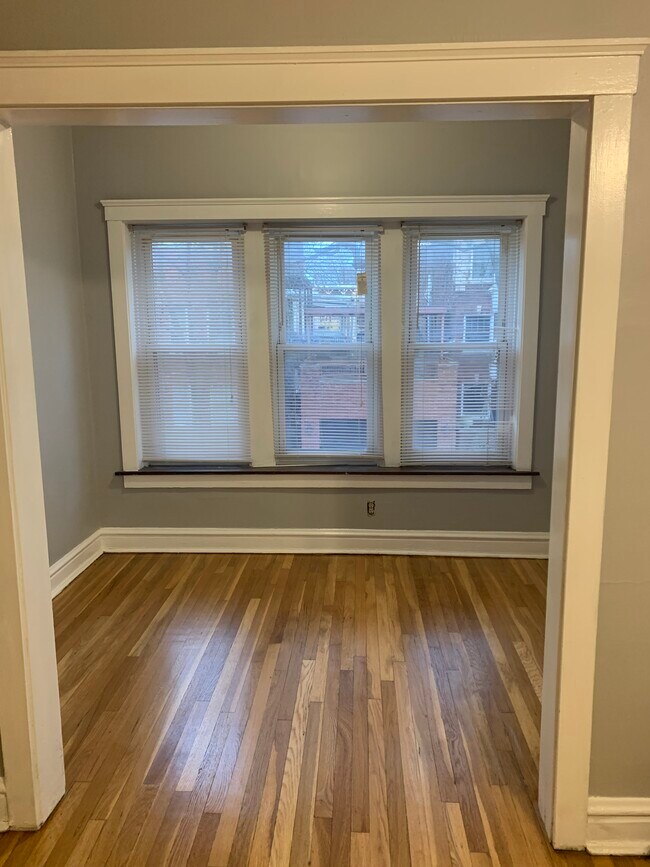Sun Room - 5352 N Winthrop Ave