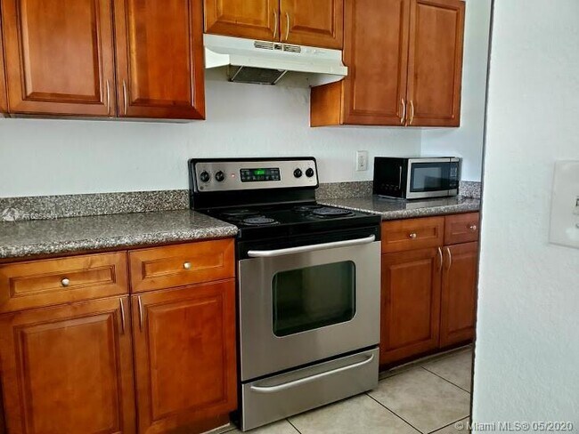 Foto del edificio - 2550 W 67th Pl