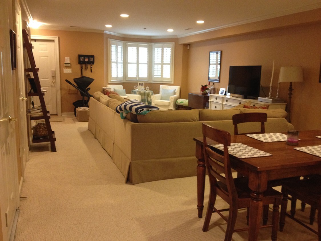 Foto principal - 918 Constitution Ave NE