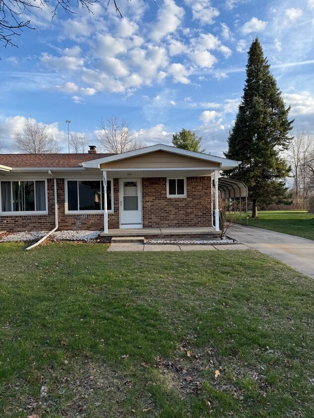 Photo - 1600 Lockbridge Dr (Lansing, MI)