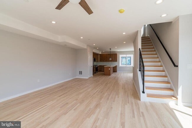 Building Photo - 1351 S Myrtlewood St