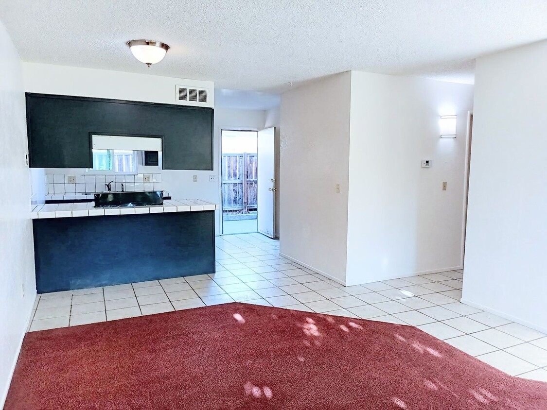 Primary Photo - 2750 W. James Avenue