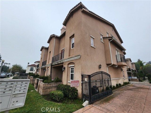 Building Photo - 271 S Arroyo Dr