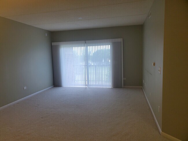 Building Photo - 3451 Carriageway Dr