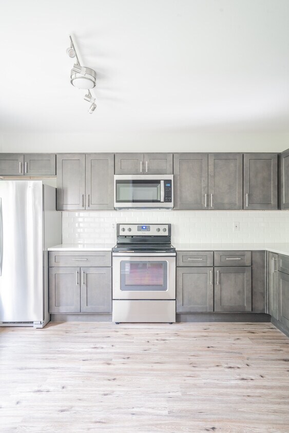 Foto principal - Spacious & Upgraded Luxury Home