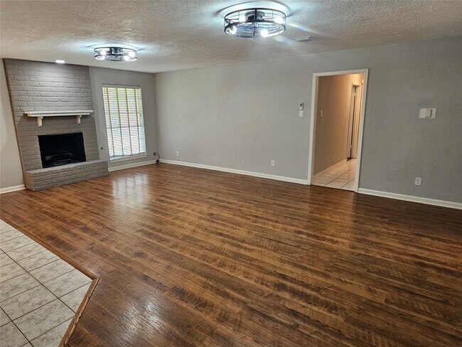 Building Photo - 2701 Henderson Ln