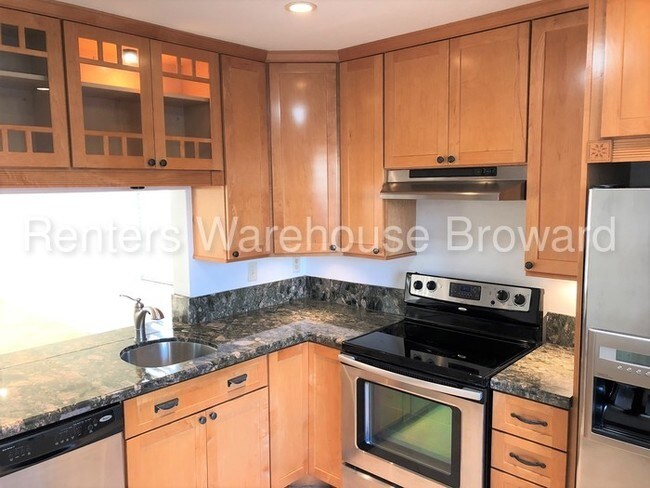 Building Photo - Lakefront TH in Popular Southbridge West