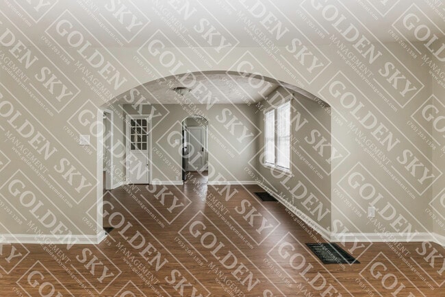 Building Photo - 206 W 13th St