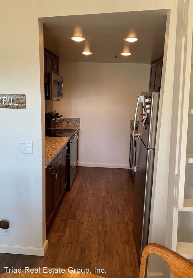 Building Photo - 2 br, 1 bath House - 1033 Southwood Drive ...