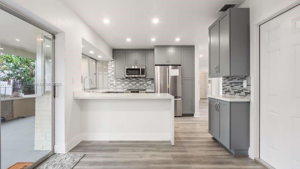 Foto principal - 7753 Coral Blvd