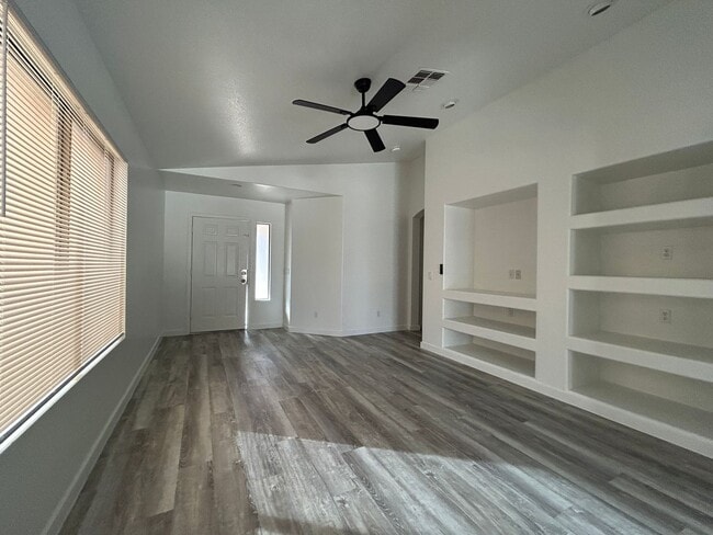 Building Photo - Beautifully Remodeled