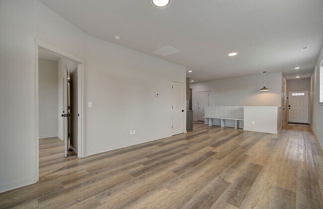 Building Photo - 3bd 2.5ba Daylight Ranch Home on Corner Lot