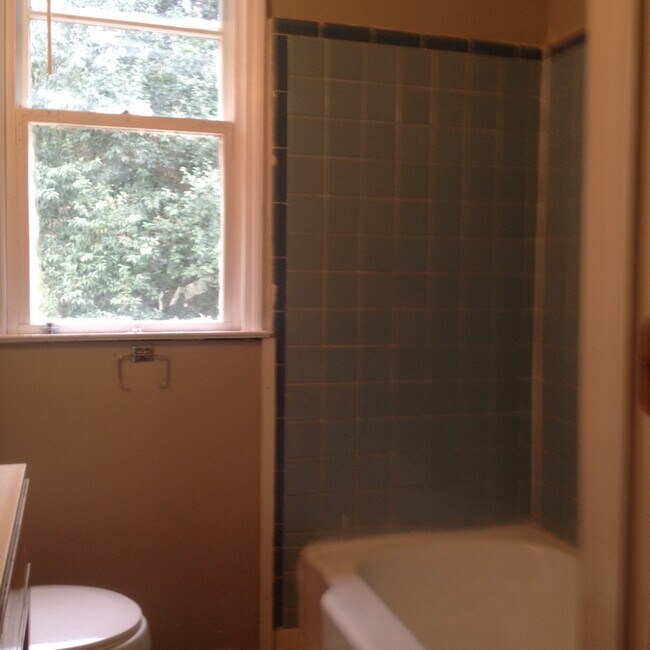 Foto del edificio - **UPCOMING**3 Bedroom / 1 Bathroom Home fo...