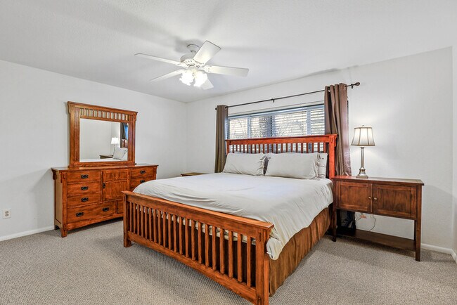 Building Photo - Oakmont Retreat