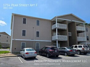 Building Photo - 1754 Pear St