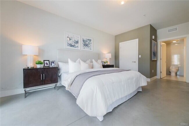 Foto del edificio - 482 S Arroyo Pkwy
