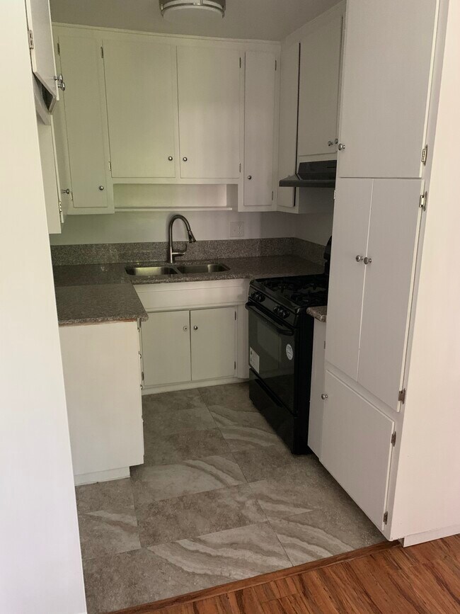 Foto del edificio - 414 E Cedar Ave