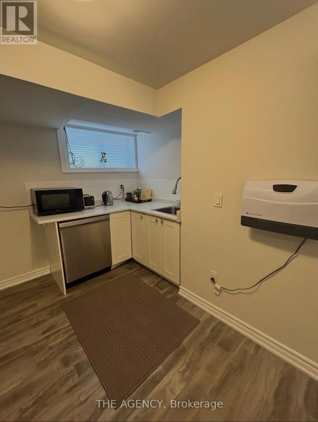 Photo principale - 4206 Bloor St W