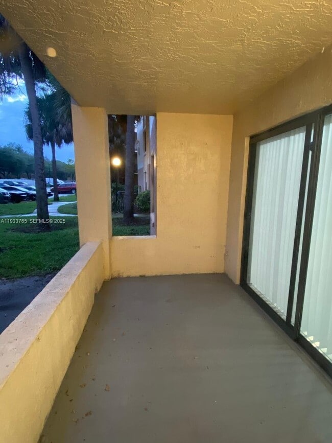 Foto del edificio - 9999 Summerbreeze Dr