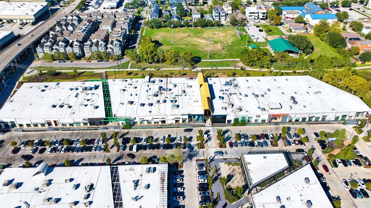 Building Photo - 5749 Larkin St