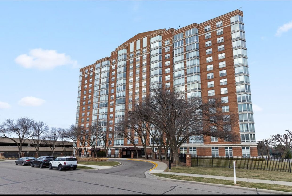 Primary Photo - 250 E Harbortown Dr