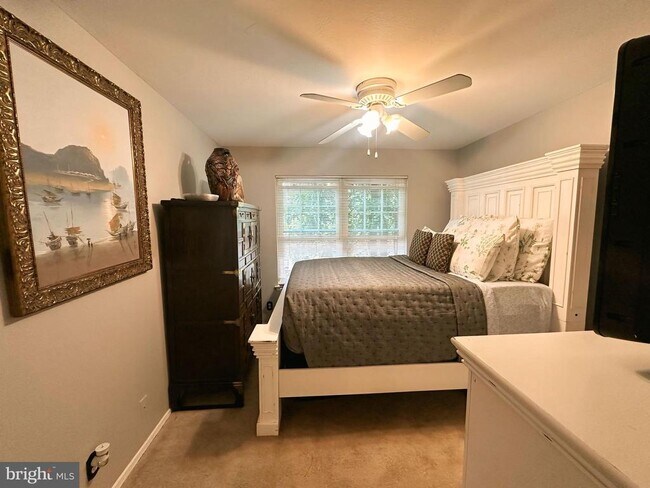 Foto del edificio - 3306 Wyndham Cir