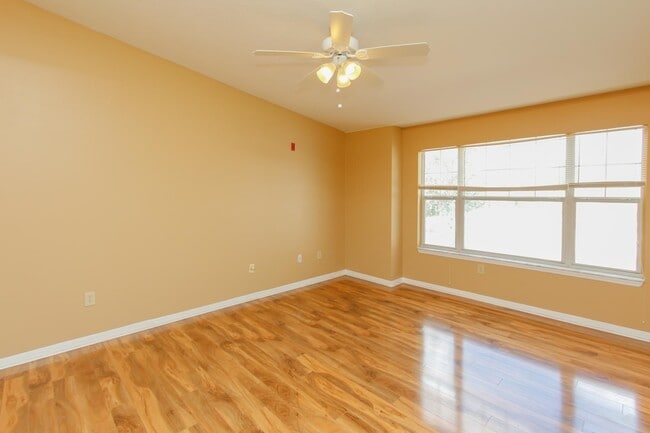 Foto del edificio - 15207 Harbour Vista Cir