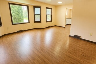 Building Photo - 16515 Dane Ct E